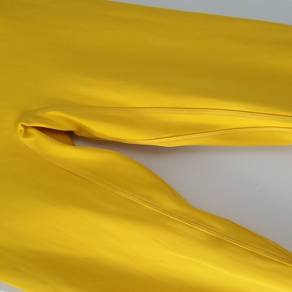 Bright yellow workout/yoga leggings! - Picture 4 of 7